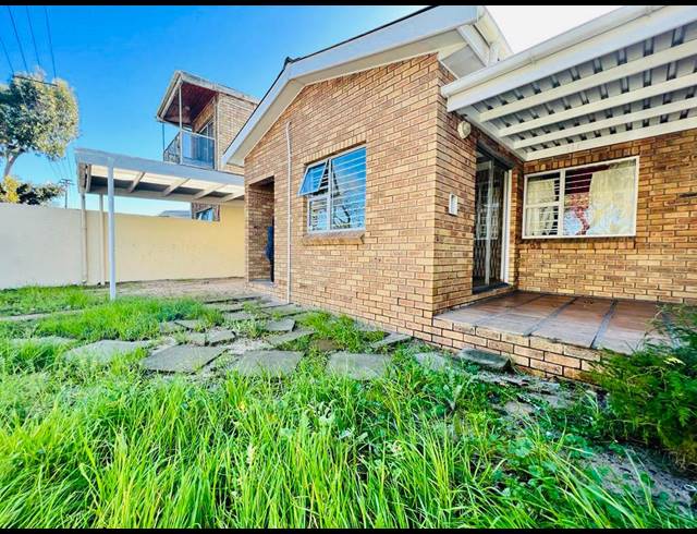 3 BEDROOM HOUSE FOR SALE IN SILVERTOWN